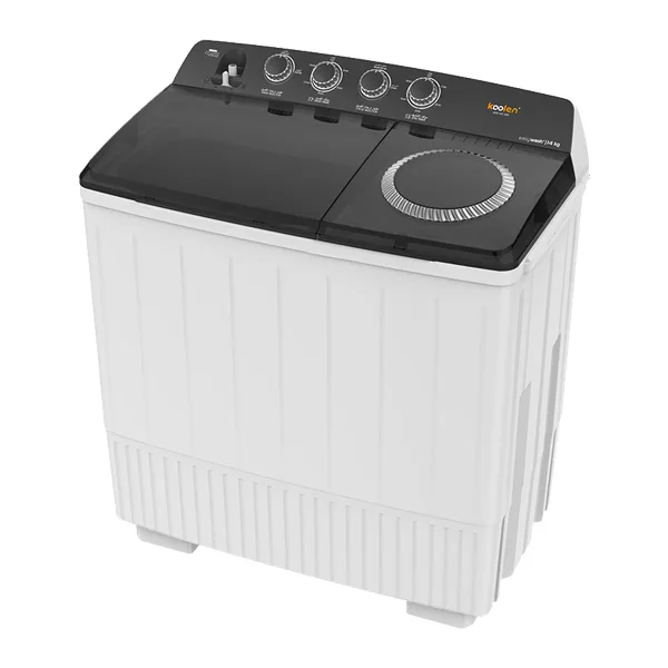 شخص يضع كمية كبيرة من الملابس في غسالة كولن، أفضل الاجهزة الكهربائية التي توفر الوقت والمجهود